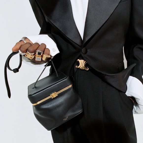 ✨MY CLOSET✨ - Picture 2 of 11